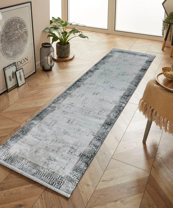 Festival Hali Bianca GreyWhite Runner