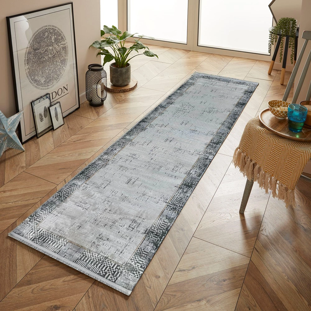 Festival Hali Bianca GreyWhite Runner