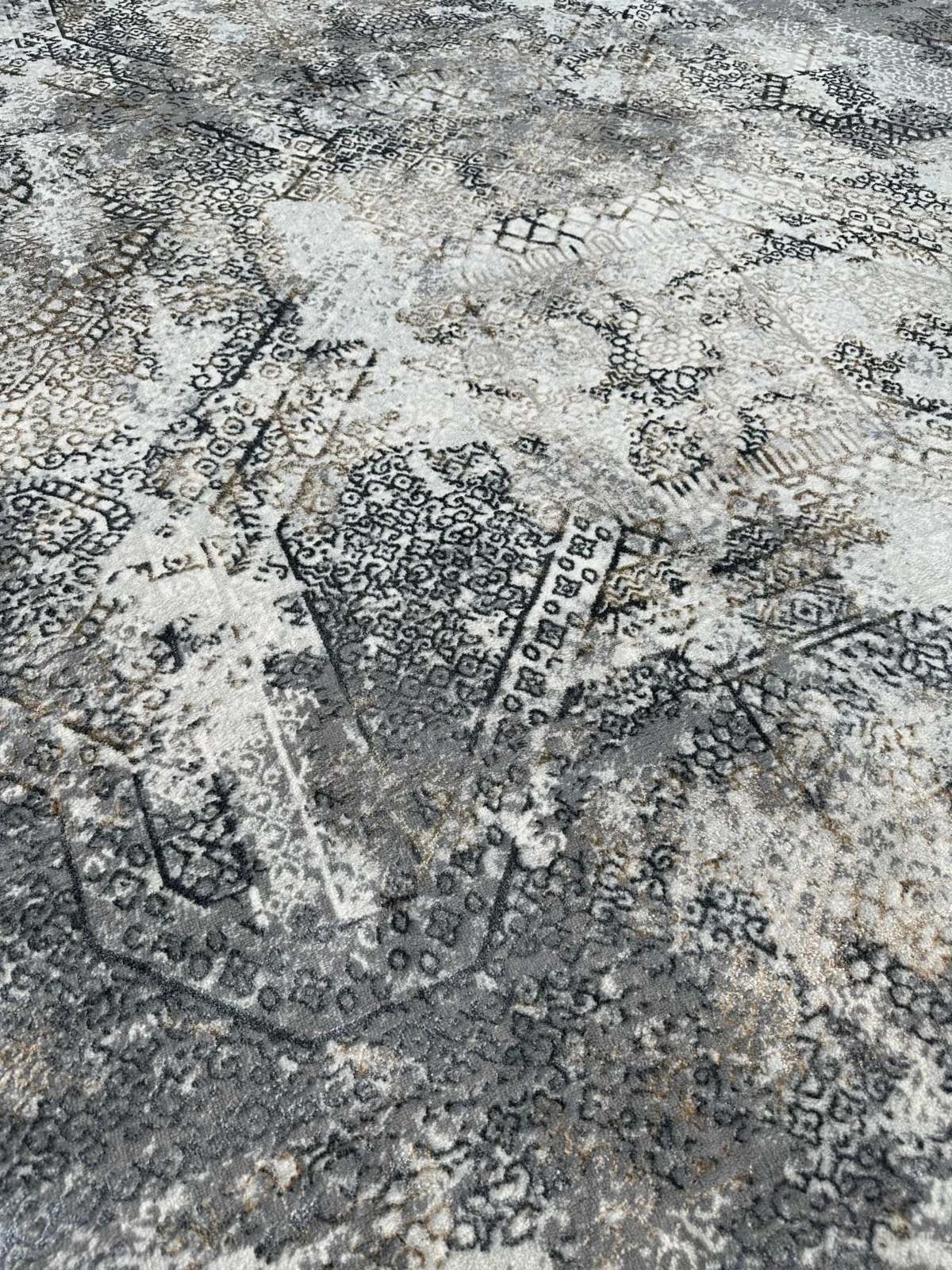 United Weavers Cascades Wheat Rug